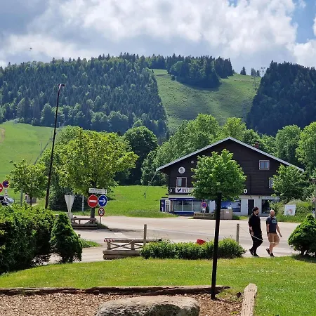 Place Royale Pour 10 A 12 Personnes A 30 Met Des Pistes De Et Vtt بيت للعطل